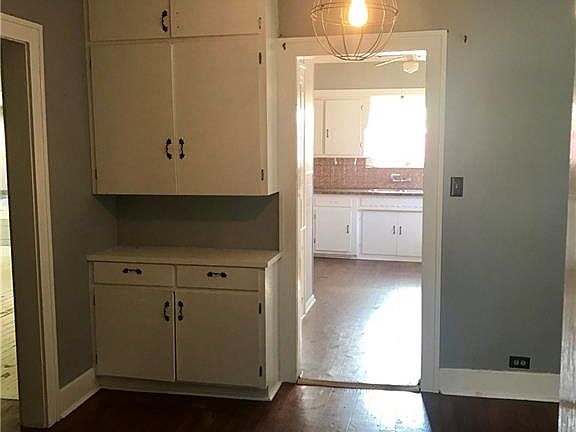 4th image of 615 N Green St