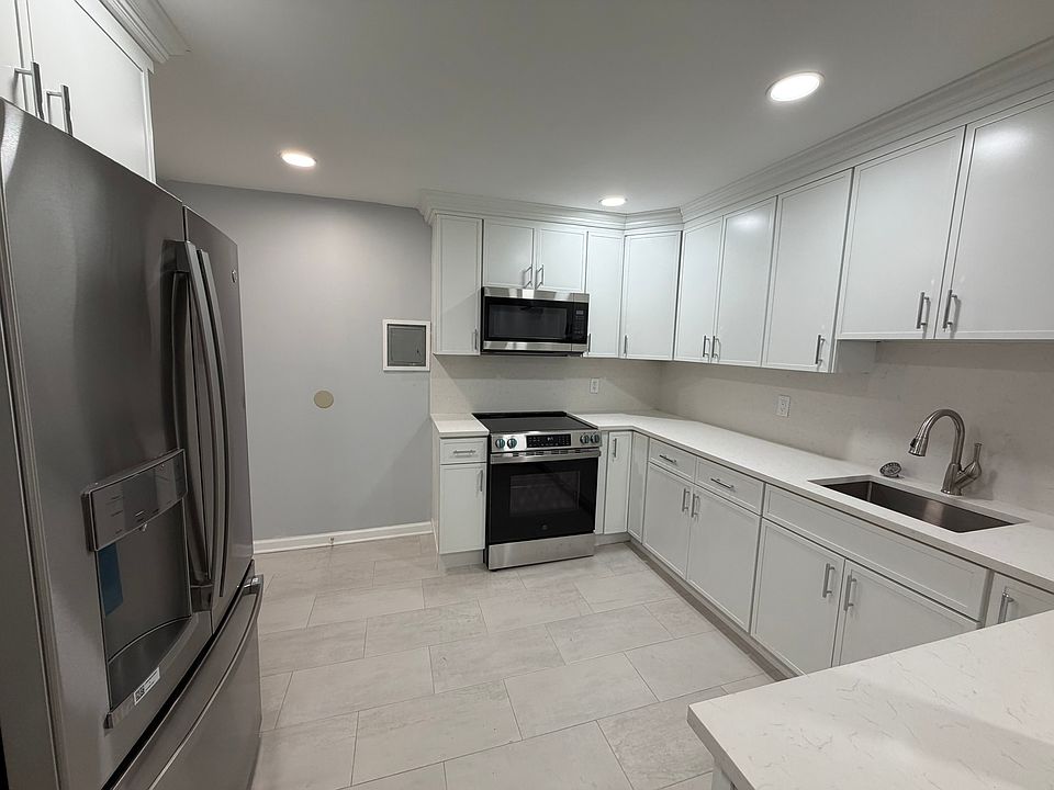 1st image of 95 19th Ave #2