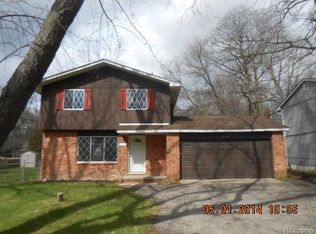 3132 Chenoa St, Commerce Township, MI