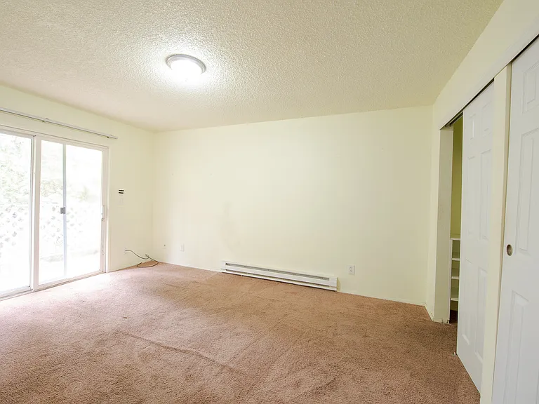 1692 SE Walnut St #10 — Photo 7