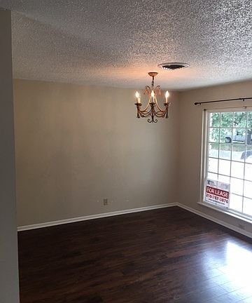 2nd image of 4206 Parkwood Dr