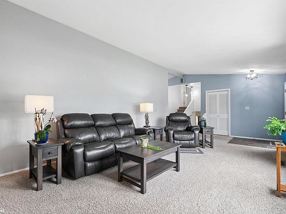 3rd image of 203 Bohen St