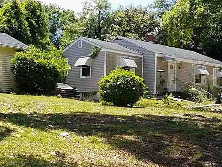 2nd image of 2384 Franklin St