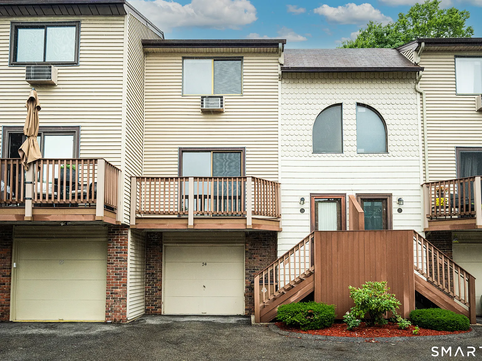 2 bed, 1.5 bath, 1420 sqft, $2,900 — Photo 1