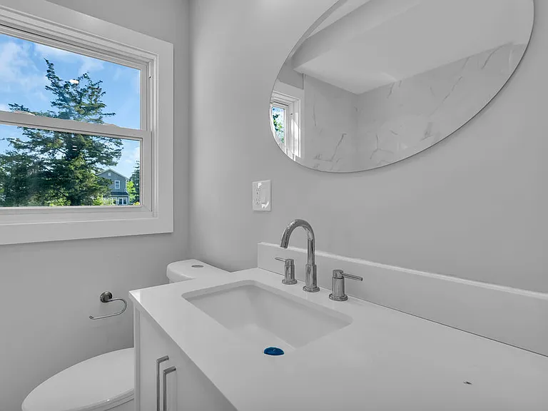 32 Northfield Ave — Photo 17