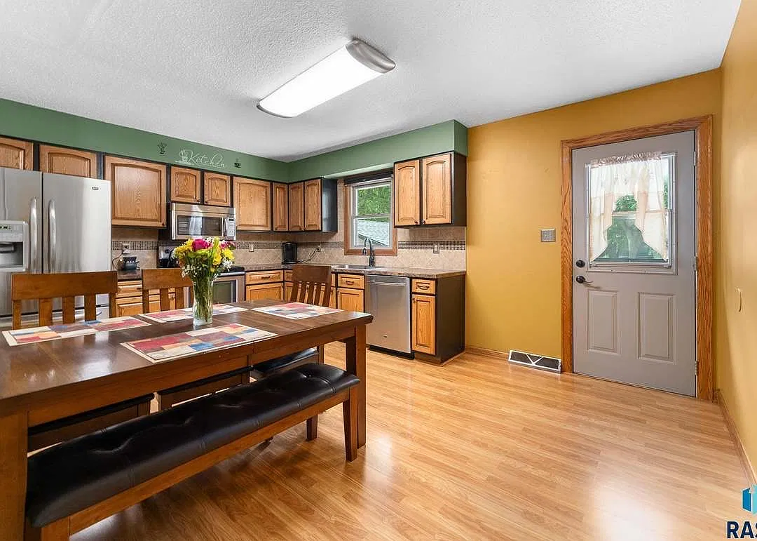 3 bed, 1727 sqft, $1,750 — Photo 1