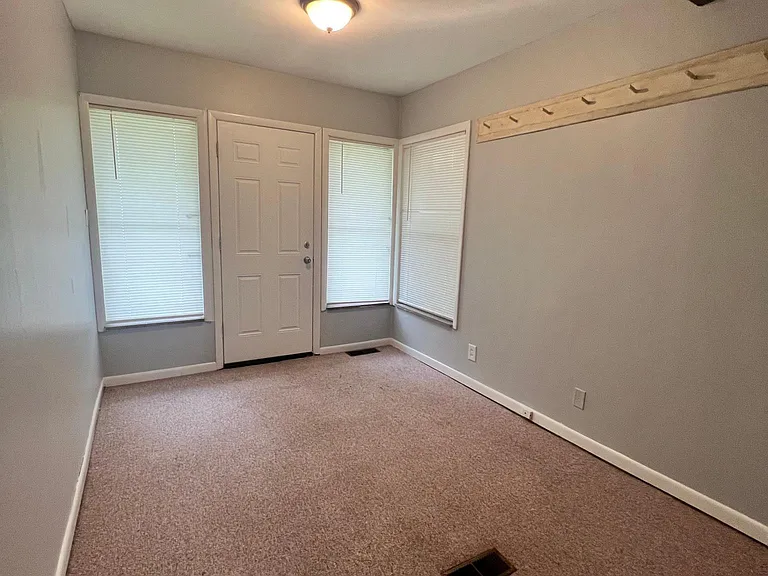 525 Far Hills Ave — Photo 15