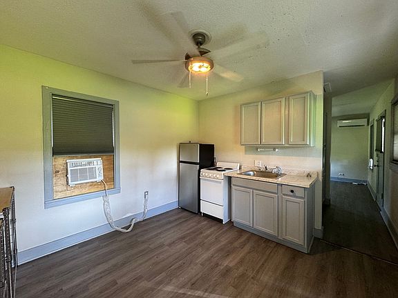 5th image of 12534 Roberts St #1