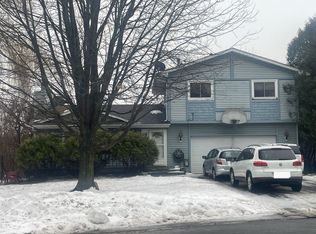 7040 Redwing Ln, Chanhassen, MN 55317