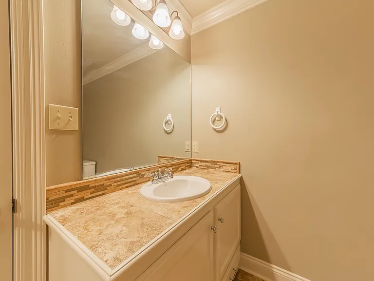917 Lillian Michel Dr — Photo 4