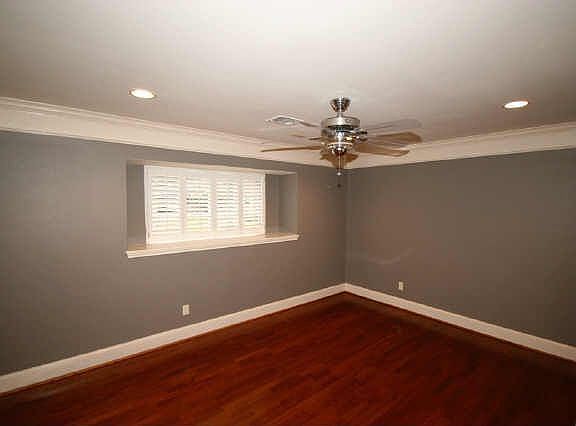 Large 2nd bedroom with great walkin closet.