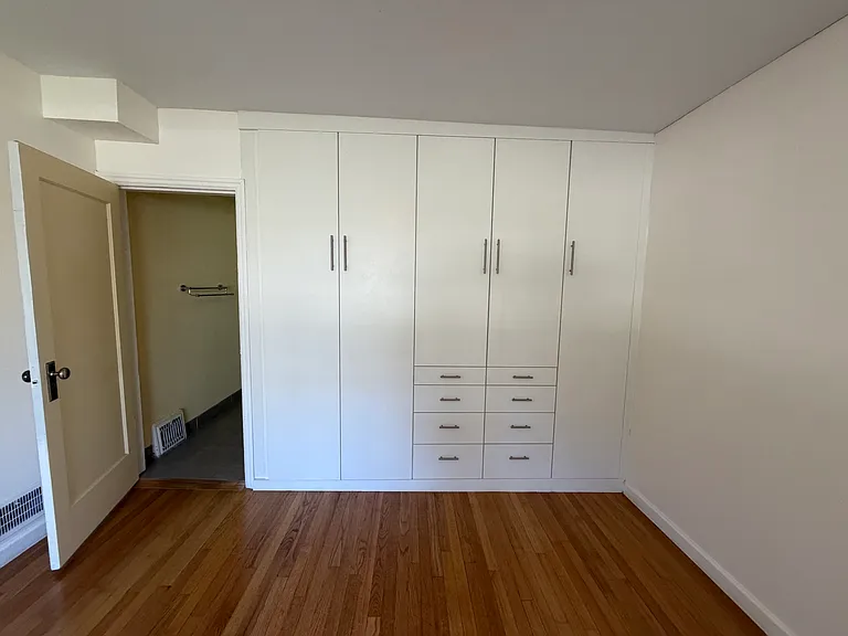 1600 Columbia St — Photo 17