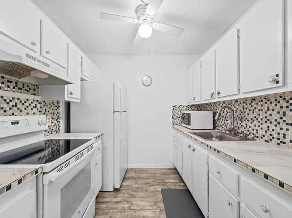 1301 SW 134th Way #103B, Pembroke Pines, FL 33027