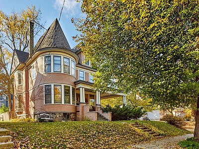 2nd image of 301 McCall St