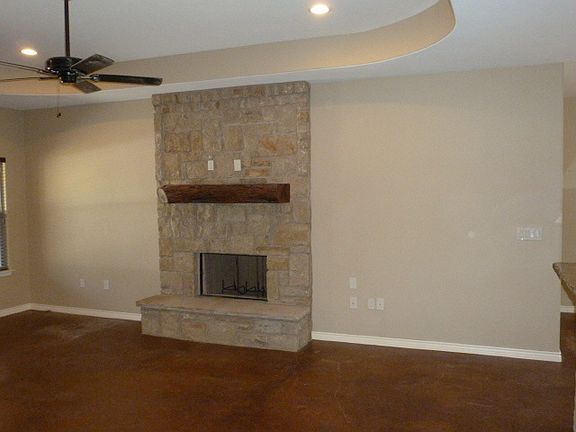 4th image of 109 W Persimmon