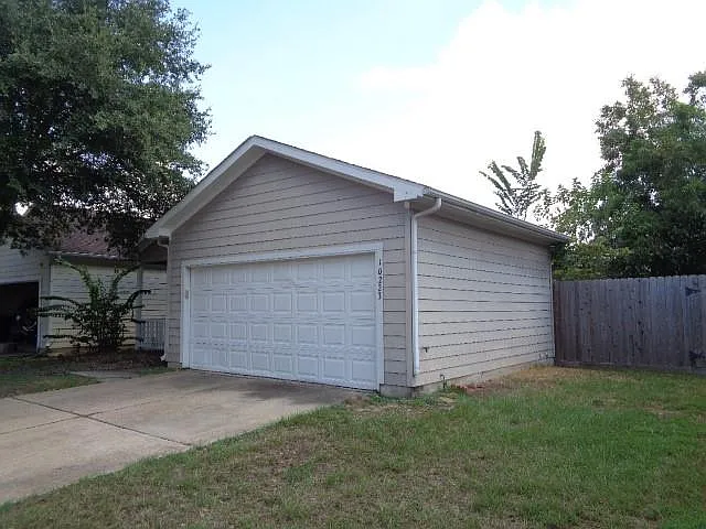 3 bed, 2.0 bath, 1515 sqft, $1,650 — Photo 2