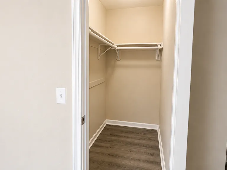 Willow Creek Apartments — Photo 33