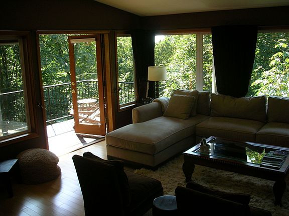 upper lounge