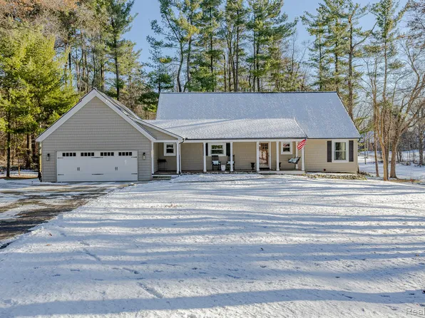 800 Grampian Ave, Lake Orion, MI 48362