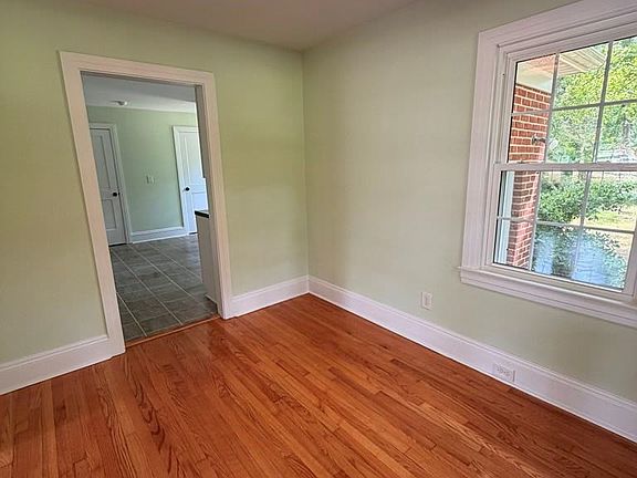 3rd image of 217 College St