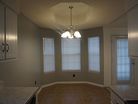 4th image of 304 Green Oak Dr