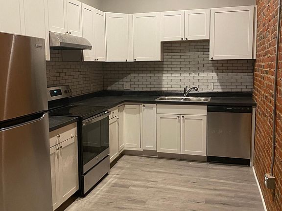 2nd image of 114 N Main St #B