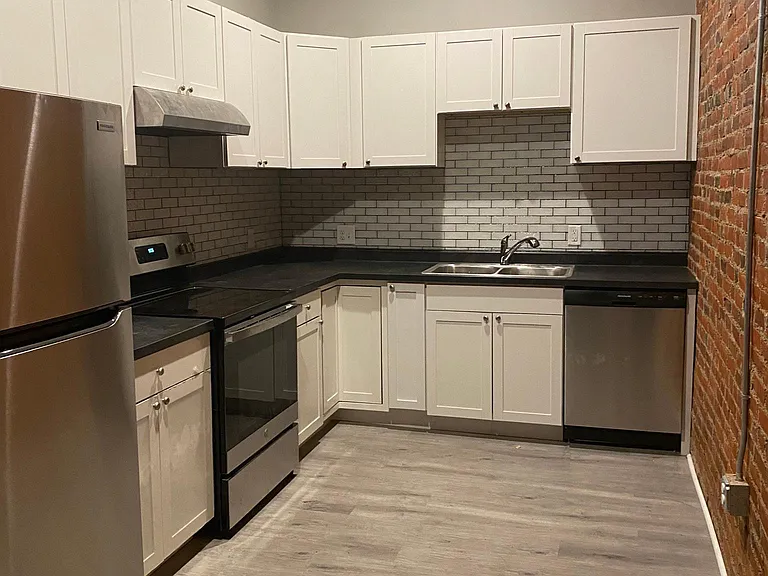 114 N Main St #B — Photo 2