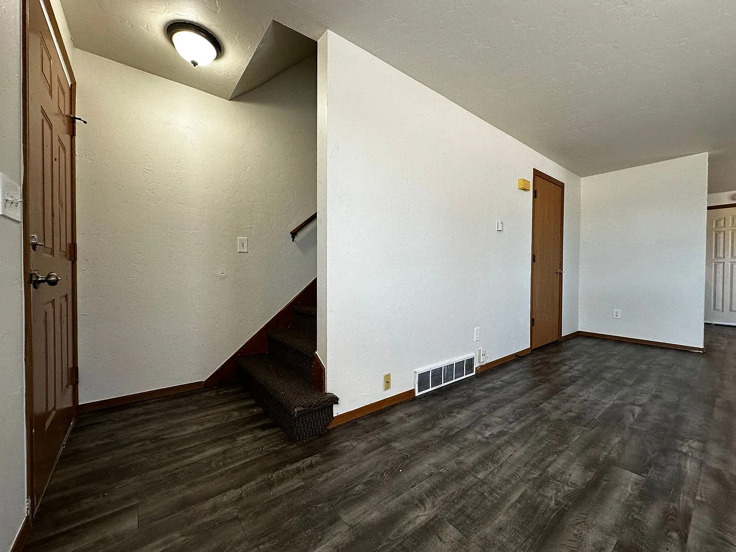 1198 Scheuring Rd — Photo 3