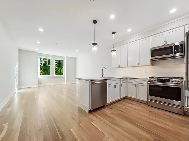 8 Husted Ln #1D — Photo 3