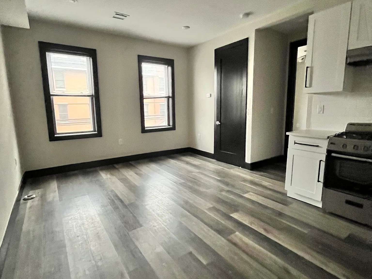 2 bed, 1.5 bath, 800 sqft, $2,250 — Photo 2