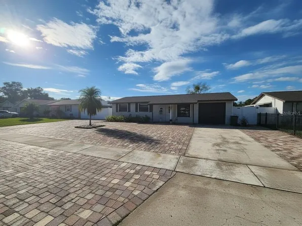 7912 Woodvale Cir, Tampa, FL 33615