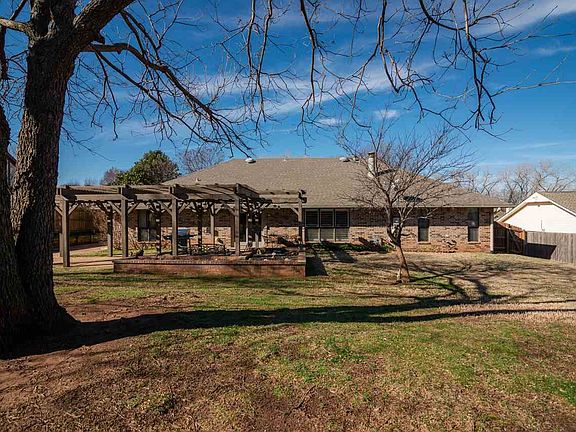 4th image of 1005 S Woodcrest Dr