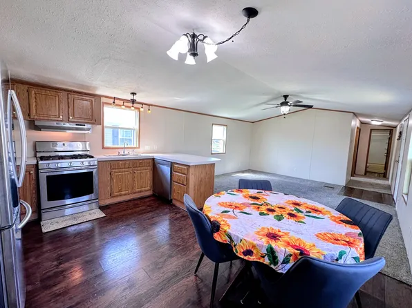 1136 Bedford Pl #180, Wayland, MI 49348