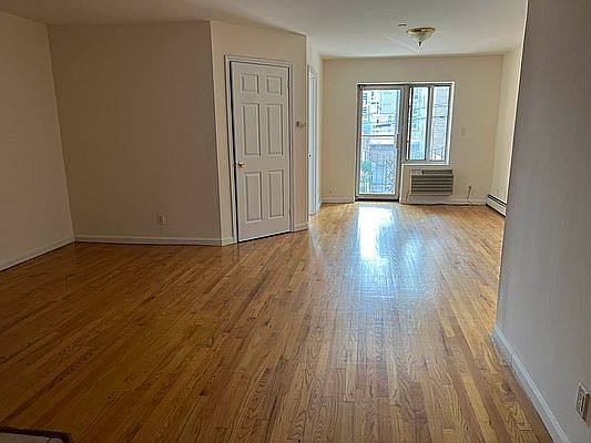 2330 Broadway APT 2, Astoria, NY 11106 | Zillow