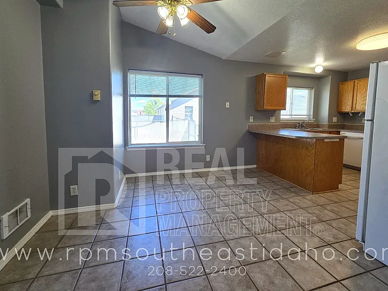 2803 E Chasewood Dr — Photo 15