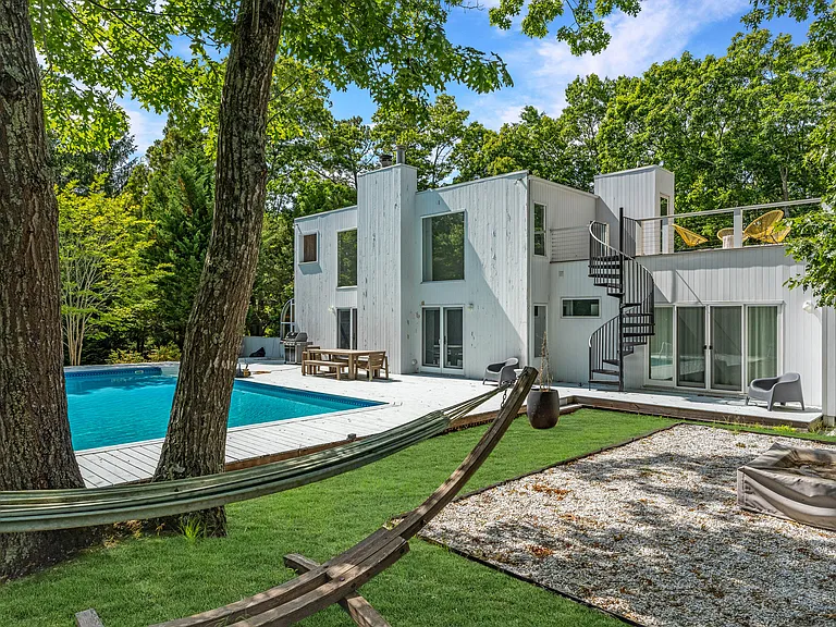 9 Todd Dr — Photo 1