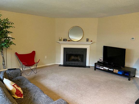 2nd image of E15 Carver Pl