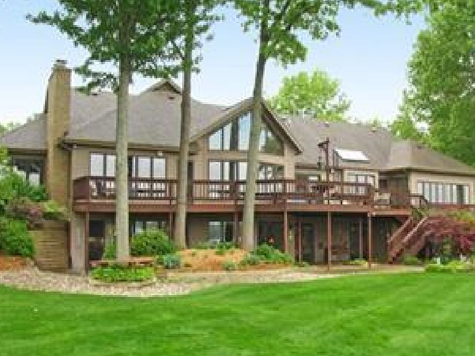 1st image of 2578 Lakeshore Dr