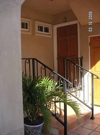 1752 N Alexandria Avenue — Photo 3