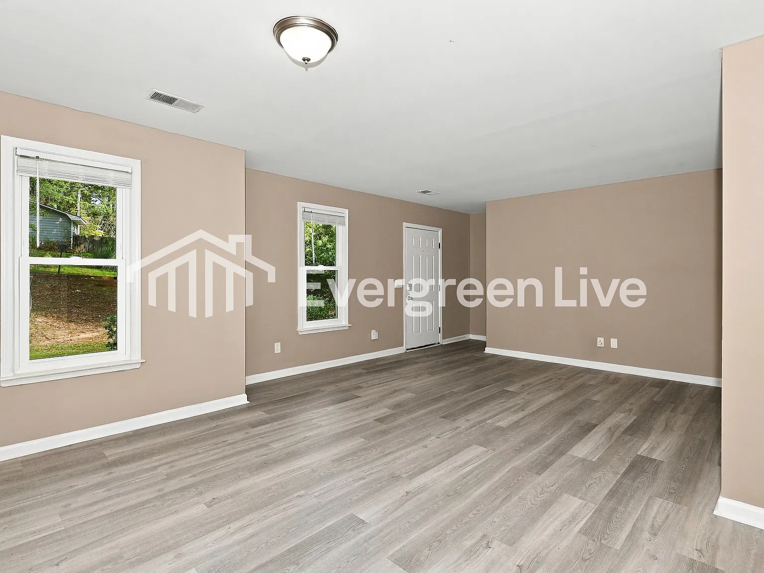 4 bed, 2.0 bath, 1600 sqft, $1,595 — Photo 3