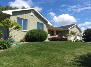 60 Trail Dr, Mankato, MN 56001