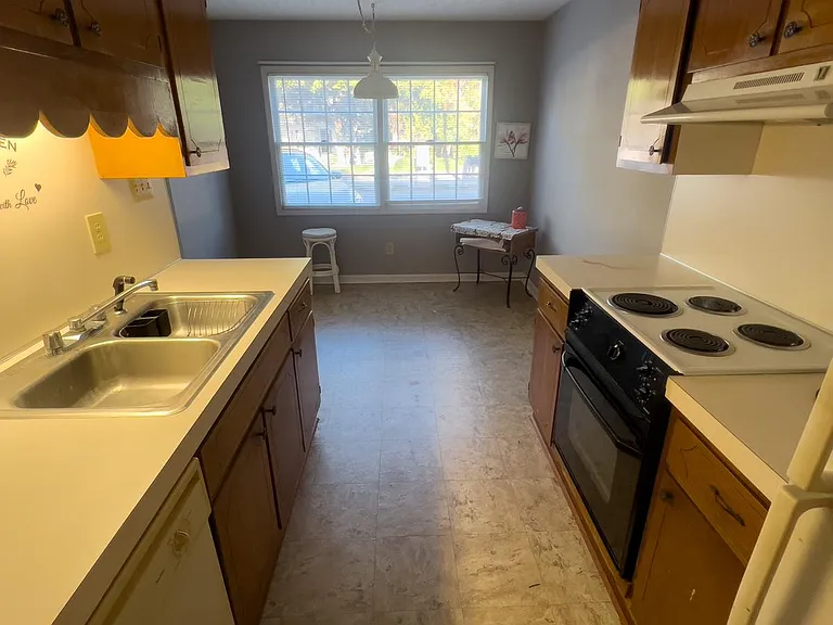405 72nd Ave N #10 — Photo 5