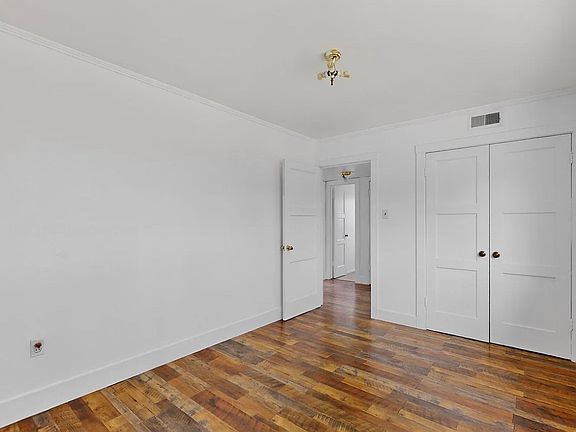 5th image of 3216 Villa St #B