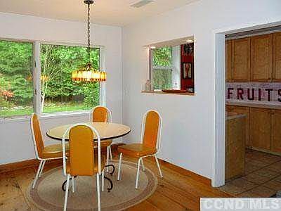 Sunny breakfast area.