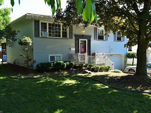 2nd image of 217 Argyle Ave