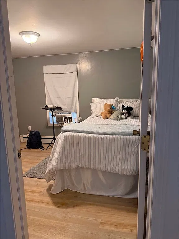 6 bed, 2.0 bath, 2188 sqft, $4,290 — Photo 3