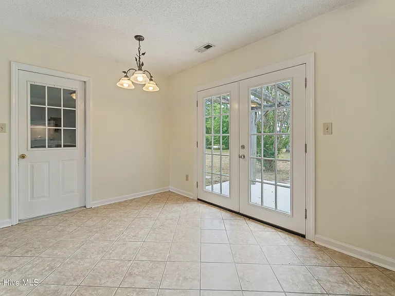 502 Nutfield Dr — Photo 7