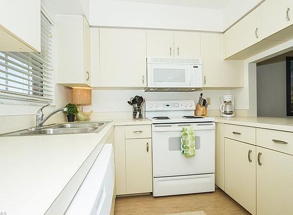 4th image of 980 Huron Ct Unit 302