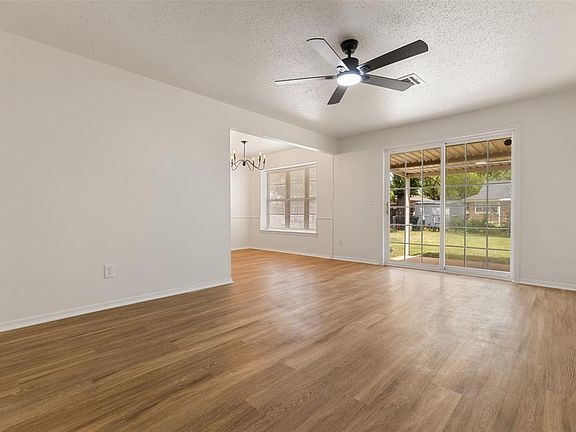 5th image of 4705 SE 42nd St