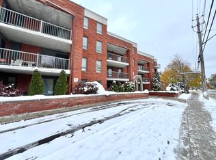 939 N River Rd #304, Ottawa, ON K1K3V2